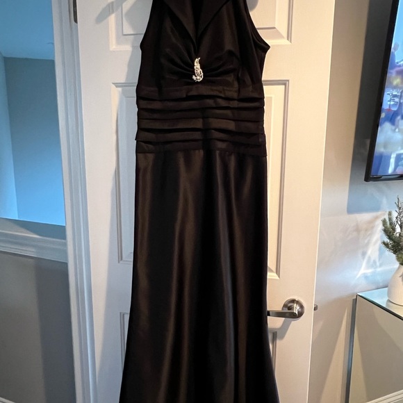 Gorgeous one of a kind classy long sophisticated black - $$$ - worn once - Picture 3 of 5